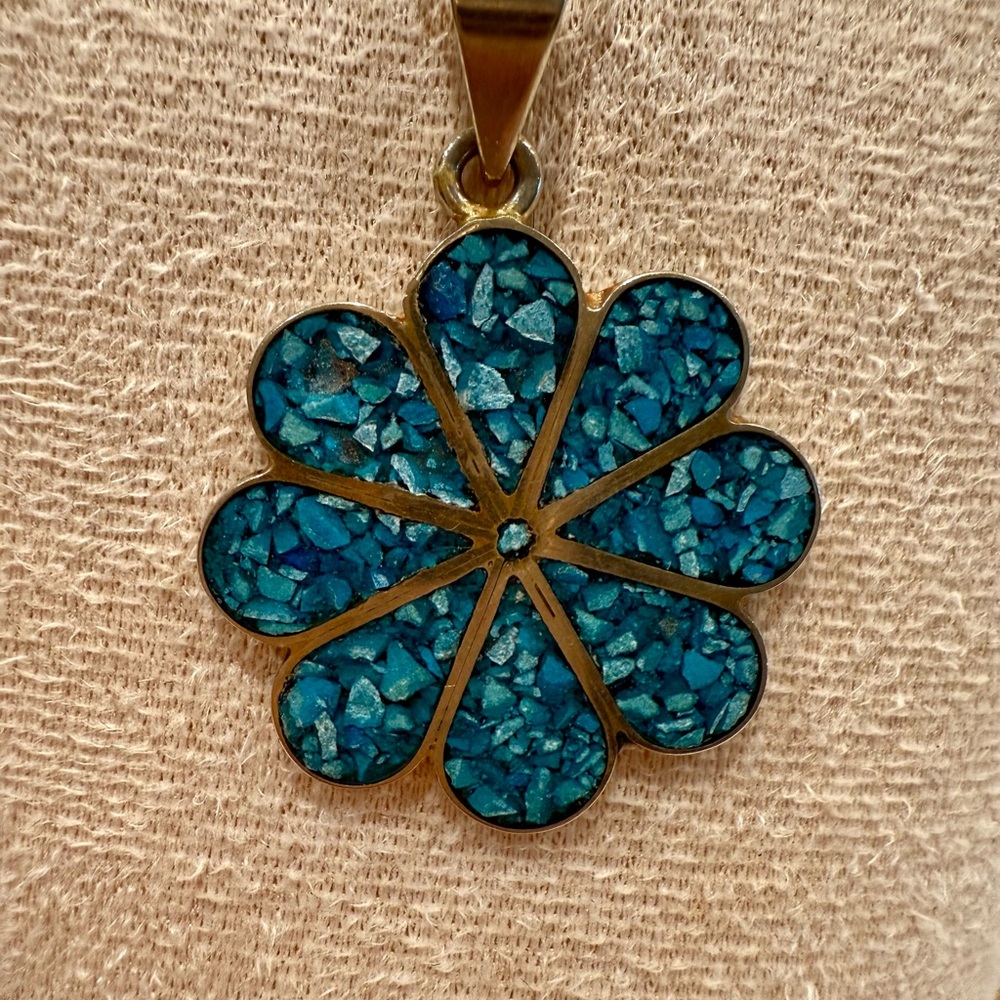 VTG Alpaca Mexico Silver Flower Brooch Pin Pendant Turquoise
Inlay Crushed Chips